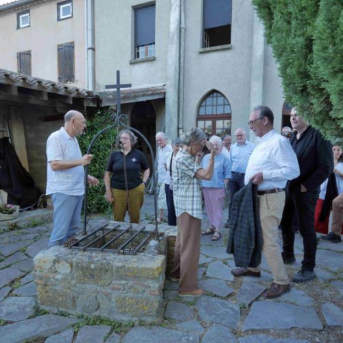 Moments d'échanges dans le jardin de la maison Saint-Dominique